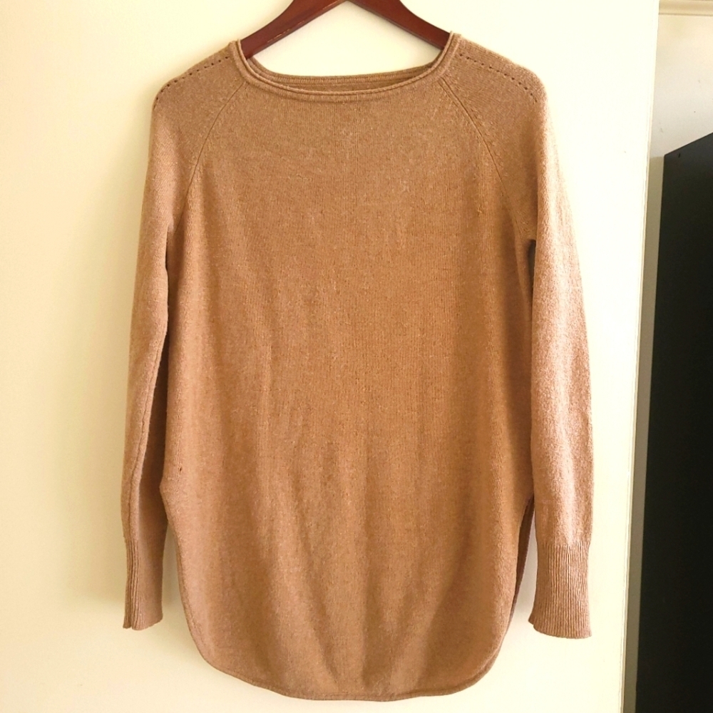 Cashmere Tan Crew Neck Sweater with Relaxed Fit and Knit Texture